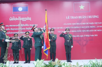 Lao military collectives, individuals honoured with Vietnamese rewards